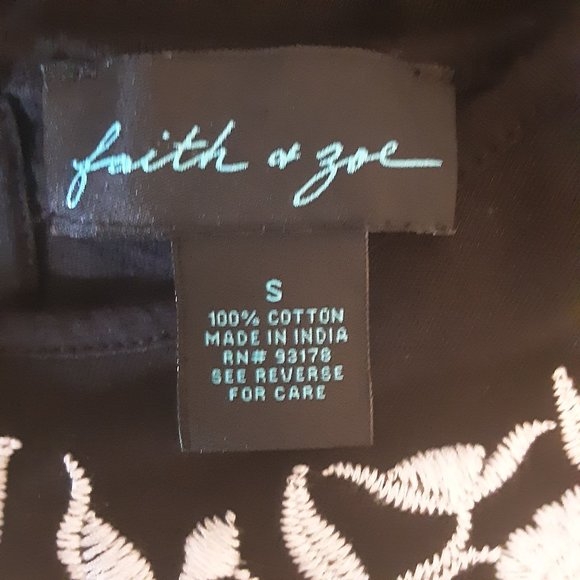 Faith & Zoe Black Short Ruffle Sleeve Shirt Blouse Size Small - Picture 7 of 8